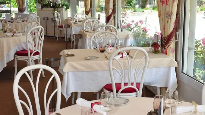 Grand Hôtel Mayenne - Salle de restaurant