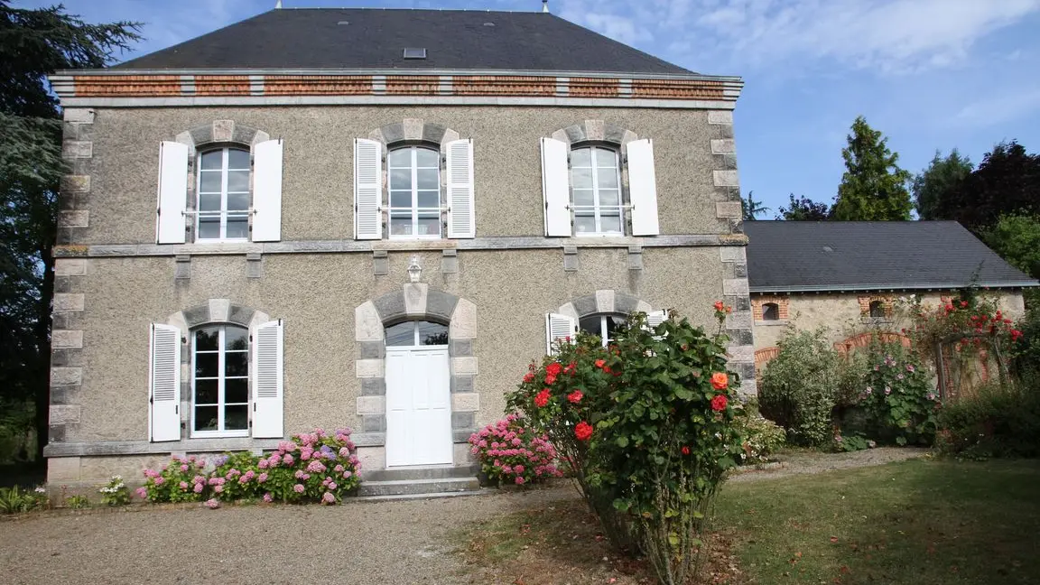 HLO-chambres-hotes-maison-saint-mayeul-bouere-01