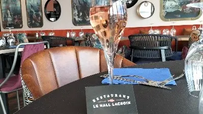 Hall Lacroix Restaurant 1