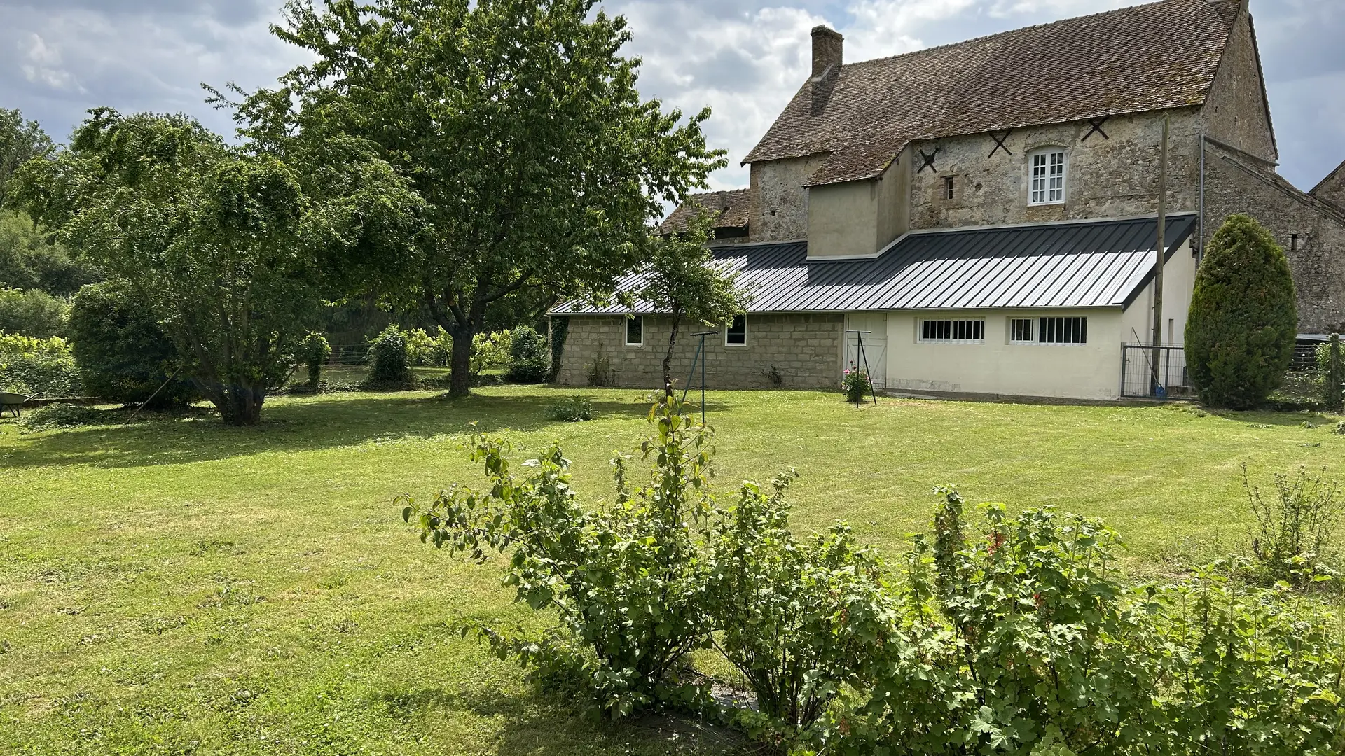 Gîte de Neufontaine - Thoiré-sous-Contensor - extérieur