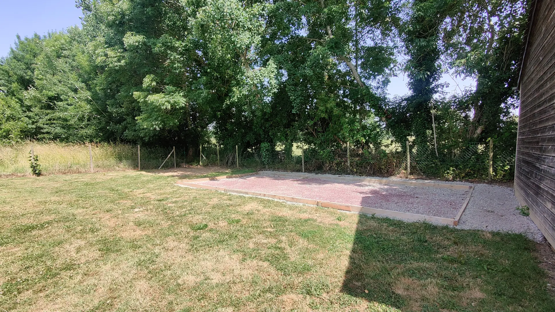 équipement extérieur, Terrain de boules