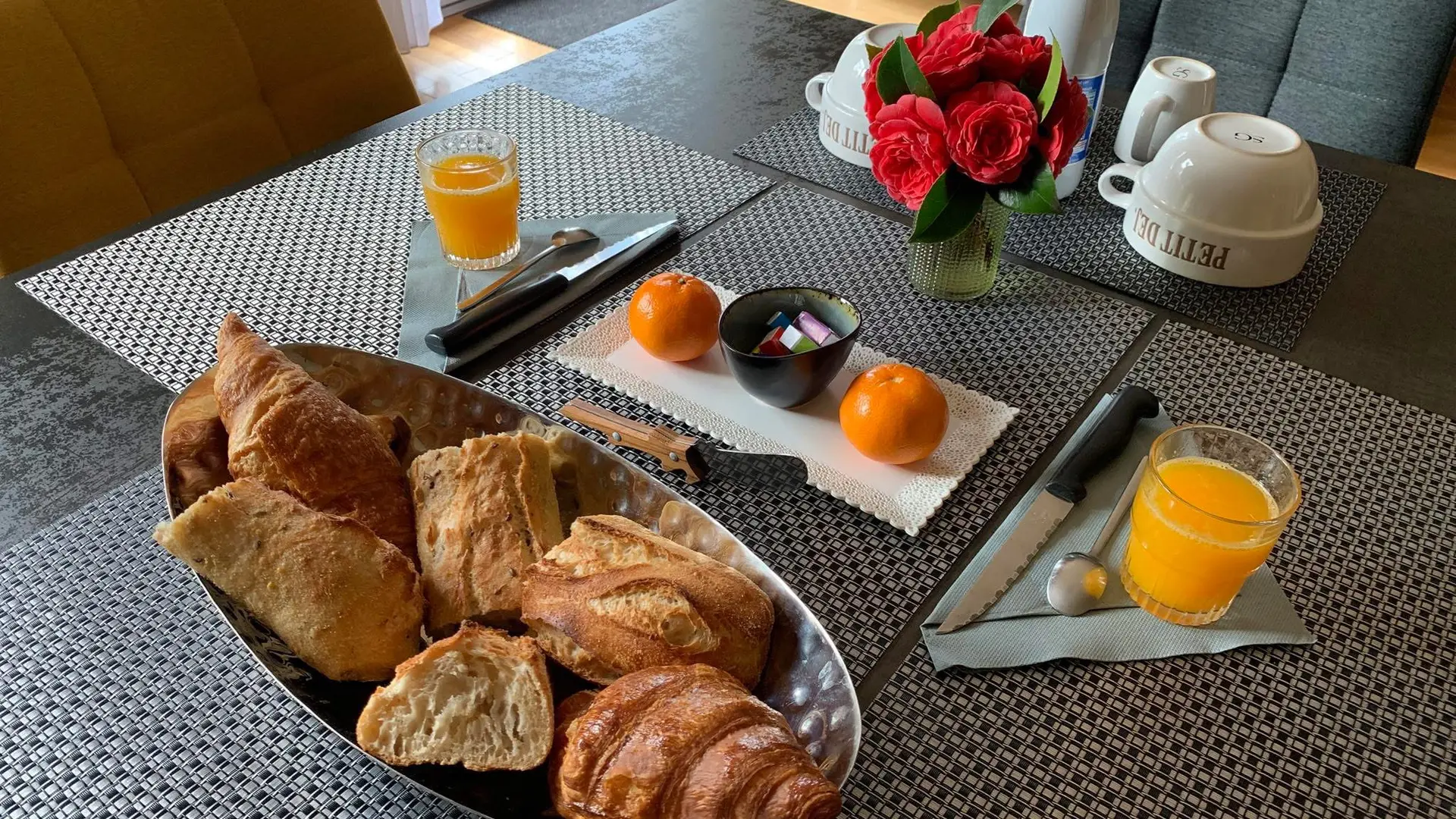 Petit déjeuner (sur demande). Produits locaux, faits maison