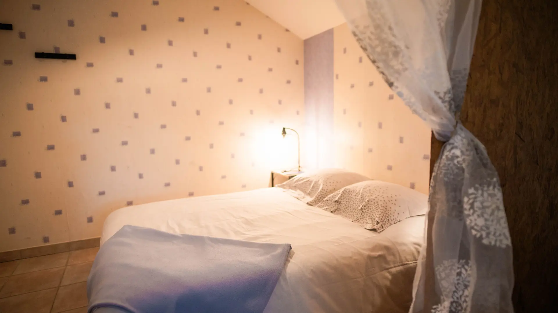 Gîte Le Douet Moreau - Saint-Léonard-des-Bois - chambre RDC