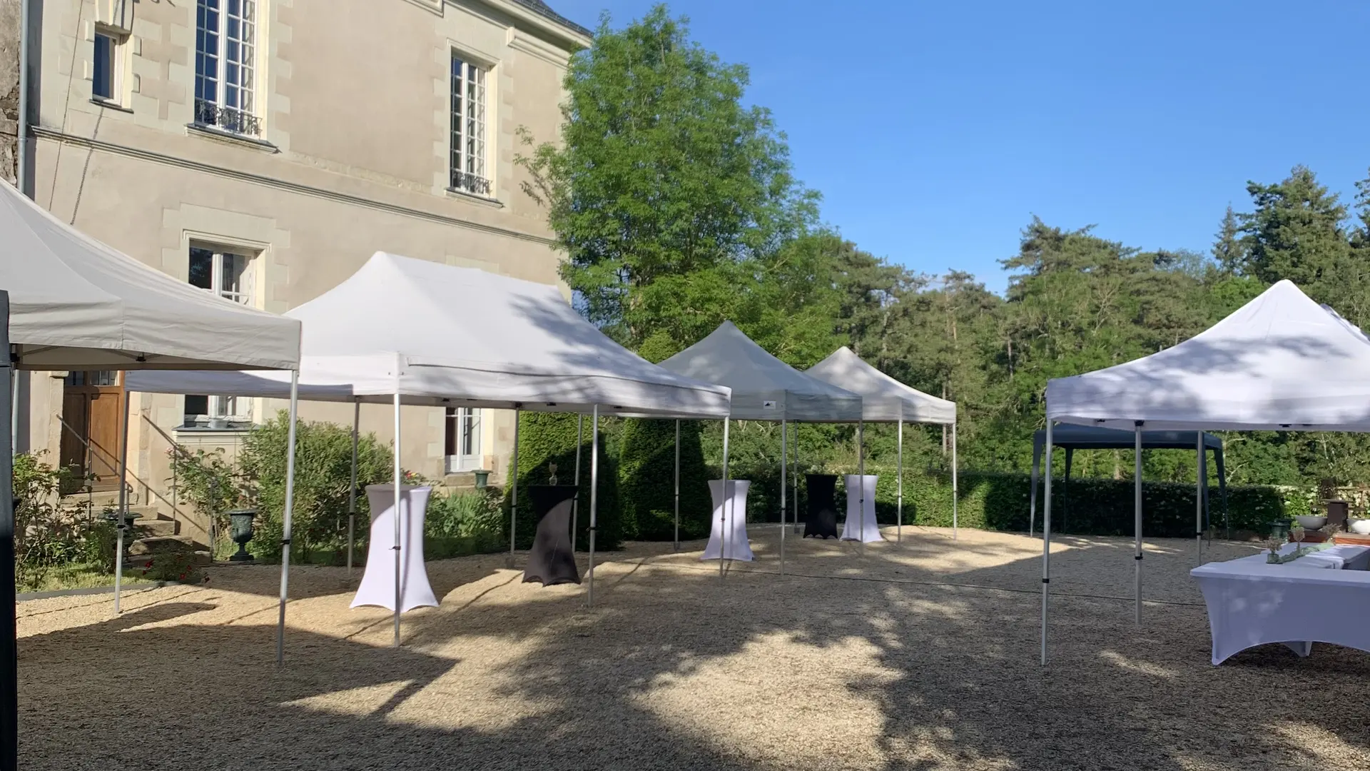 La cour du chateau de La Bidière