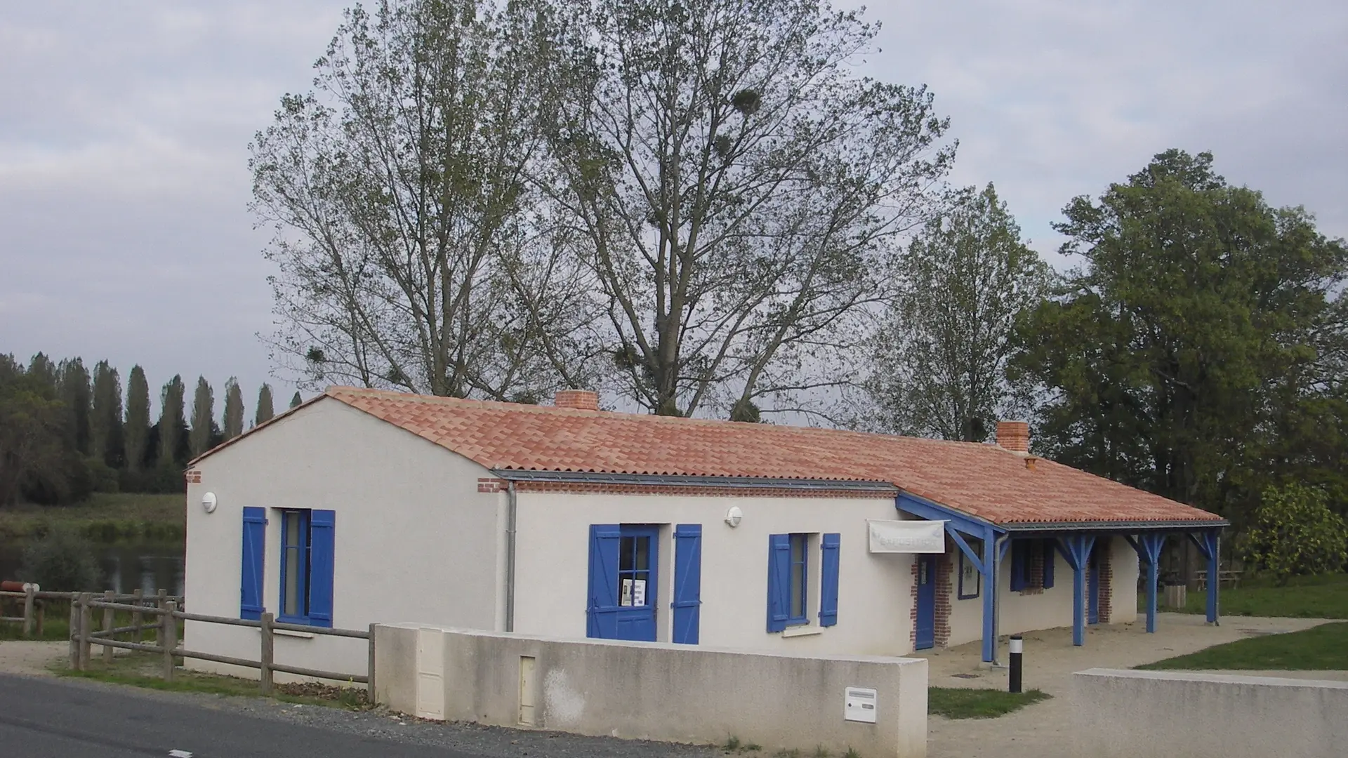 2015-maison-bleue-sivom-hautegoulaine-44-LOI