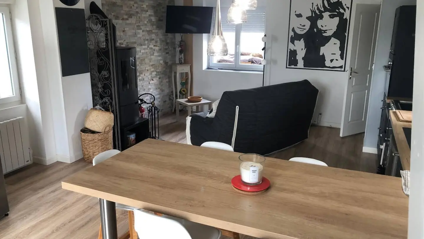 Meublé Le Nid Douillet - Douillet-le-Joly - pièce de vie