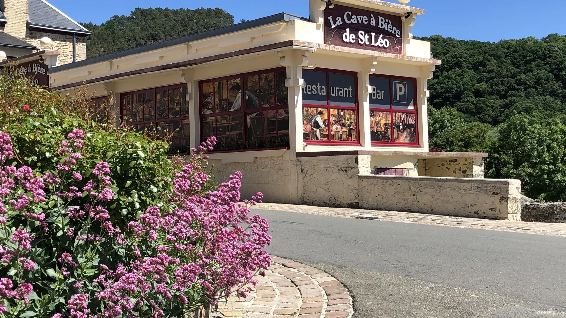 Restaurant La Cave à Bière - Saint-Léonard-des-Bois - extérieur