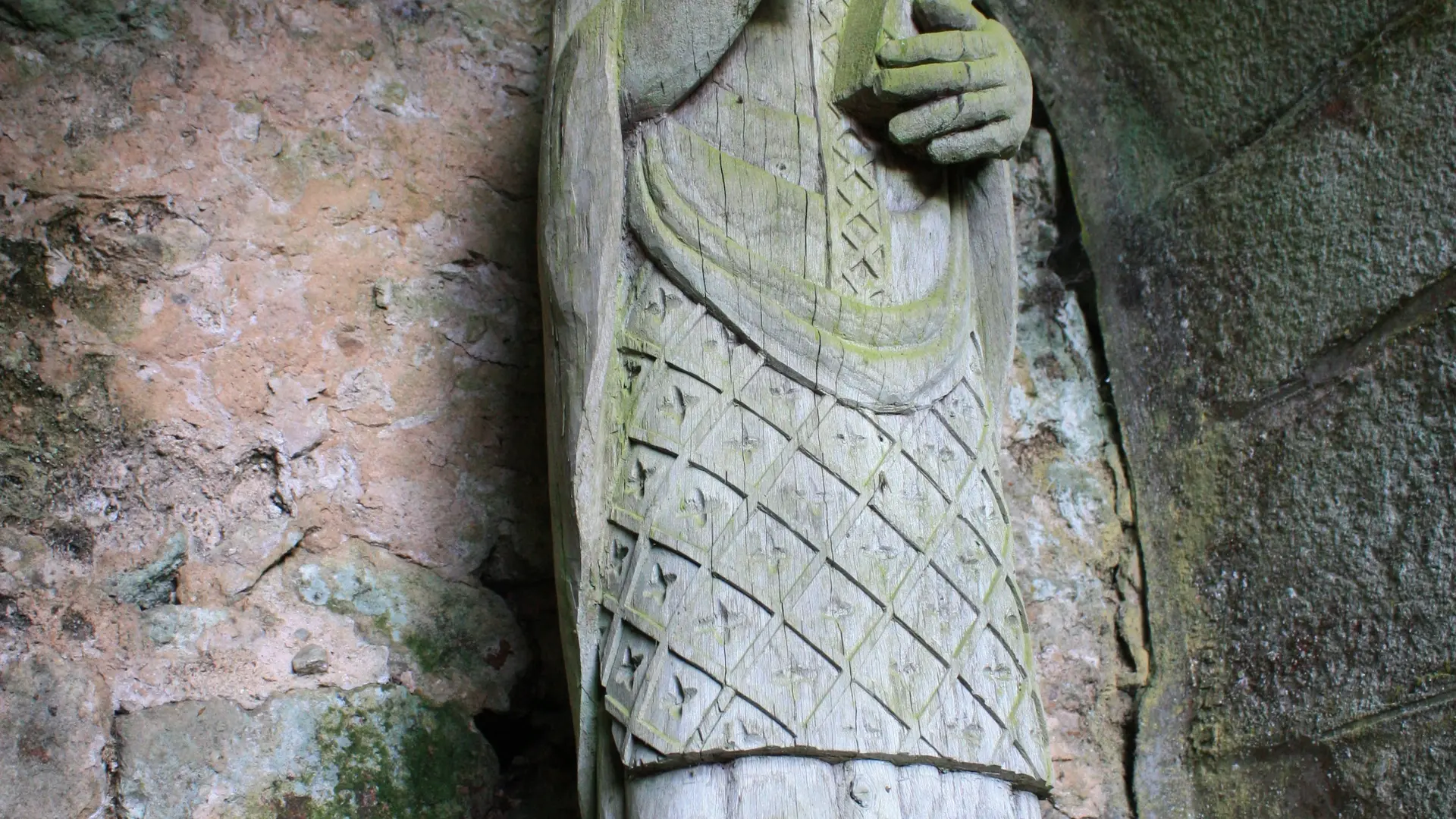 Oratoire-Statue de Saint Julien des Eglantiers