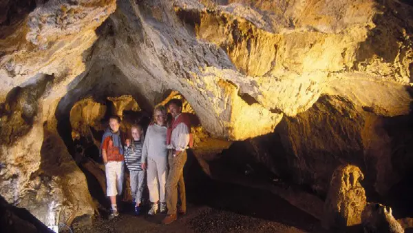 PCU53_Grottes de Saulges1