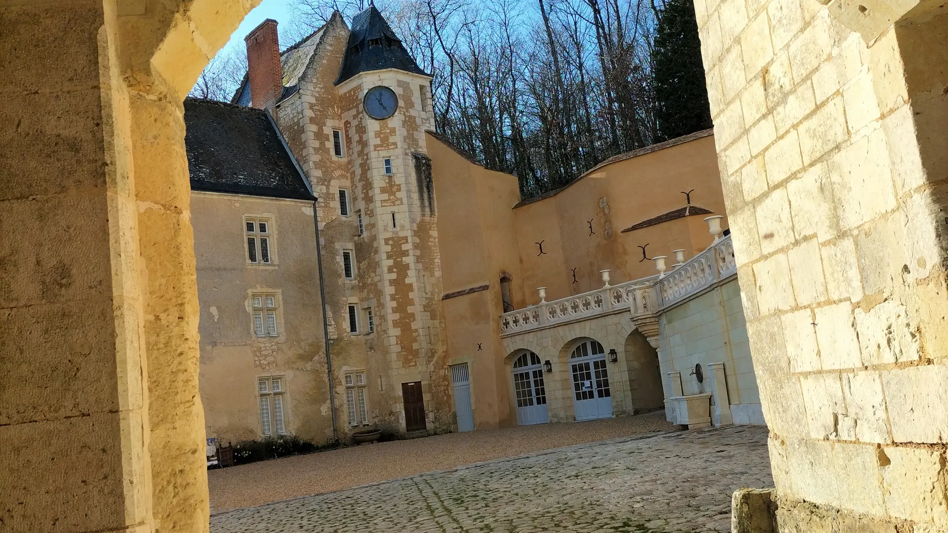 Vue sur la cour d'honneur du château