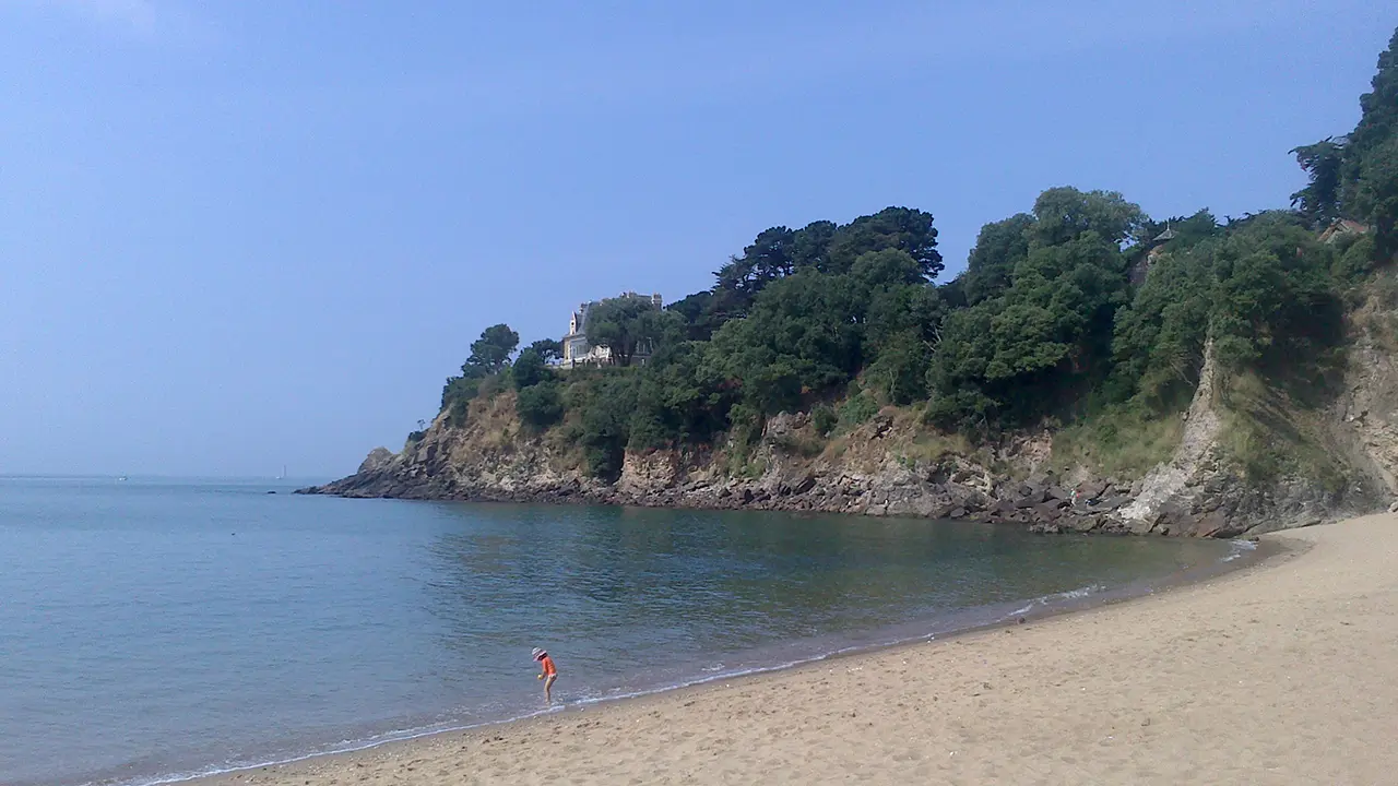 Plage-du-Grand-Traict à 800 m