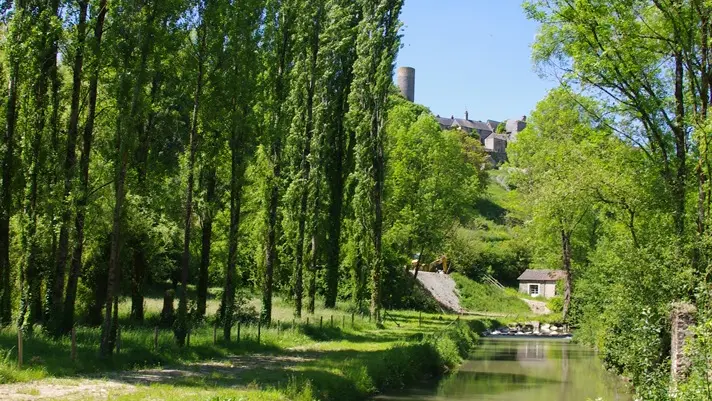 Sainte-Suzanne_vue depuis Erve_reduit