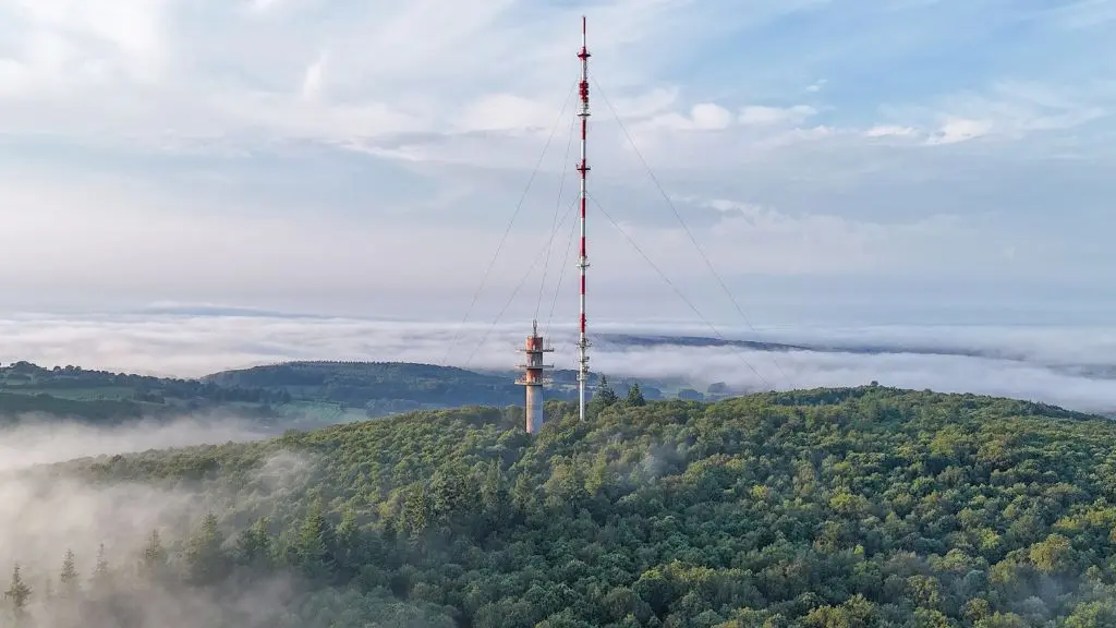 Antenne du Mont-Rochard en Mayenne