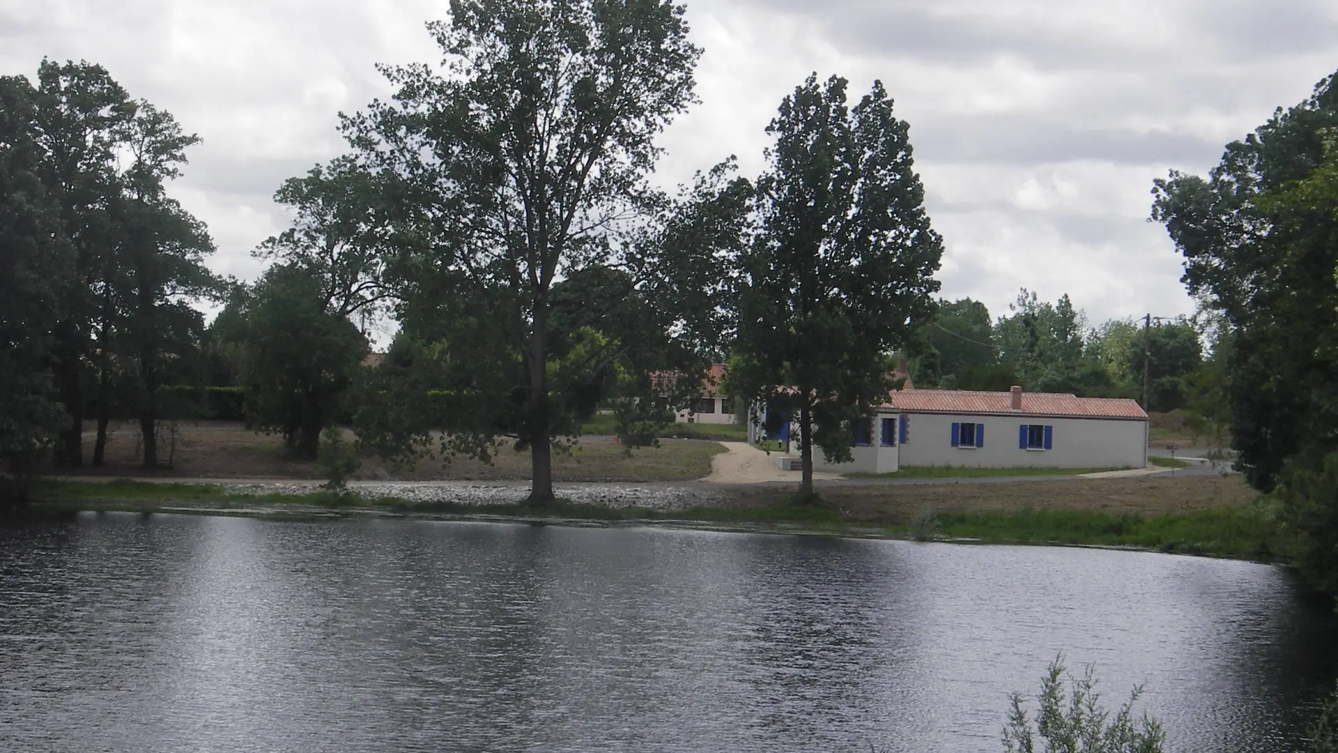 Vue de l'étang Maison bleue