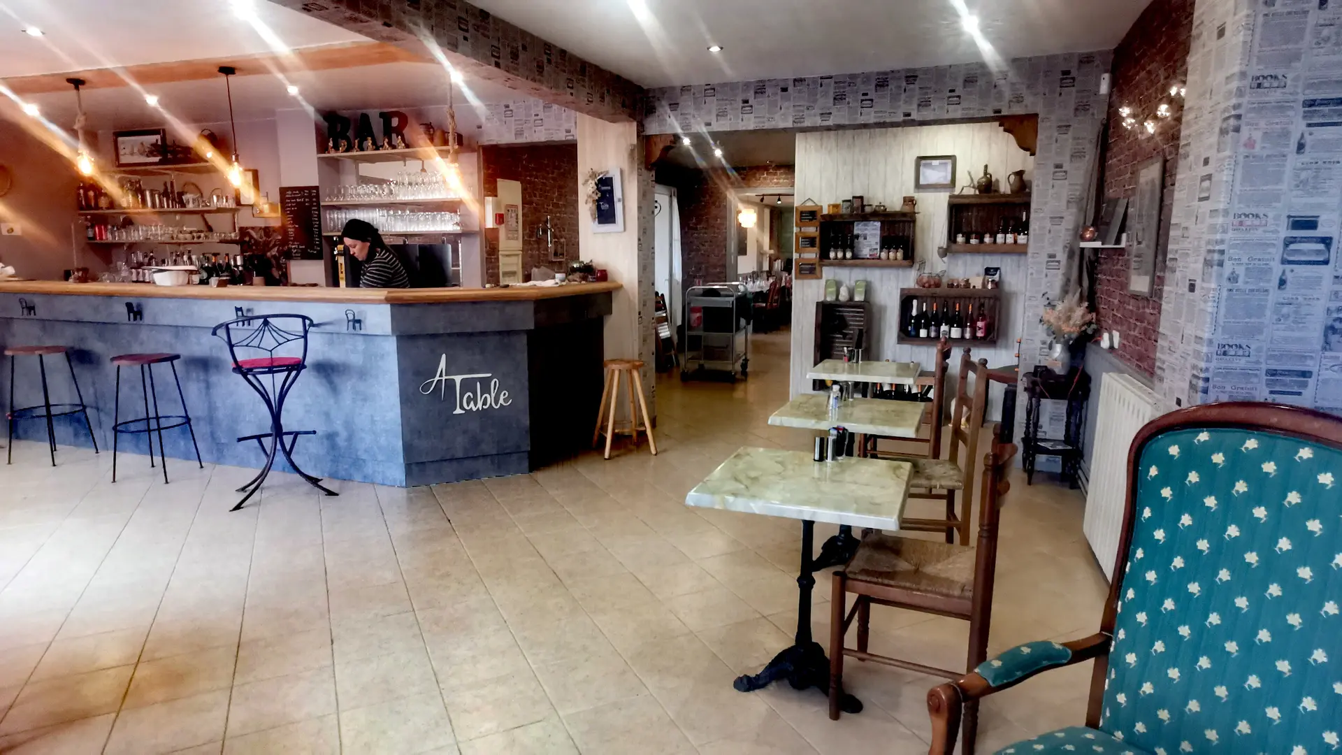 a table salle et bar (2)