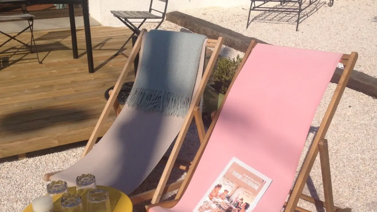 81799 - pause dans le jardin ...