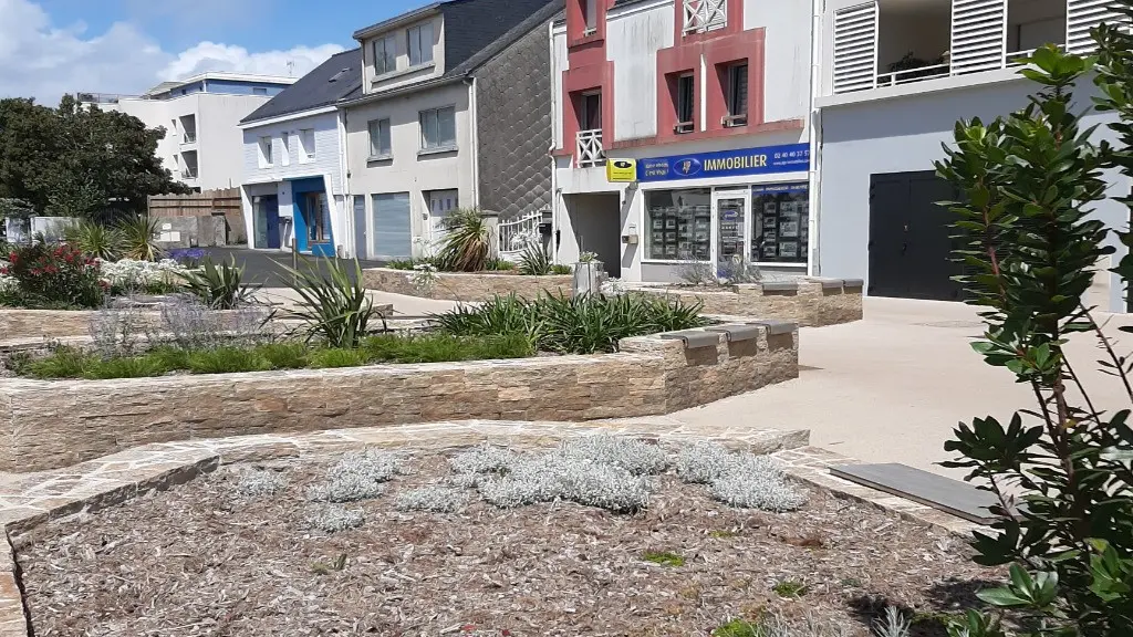 114105 - Square paysagé au bas de l'immeuble