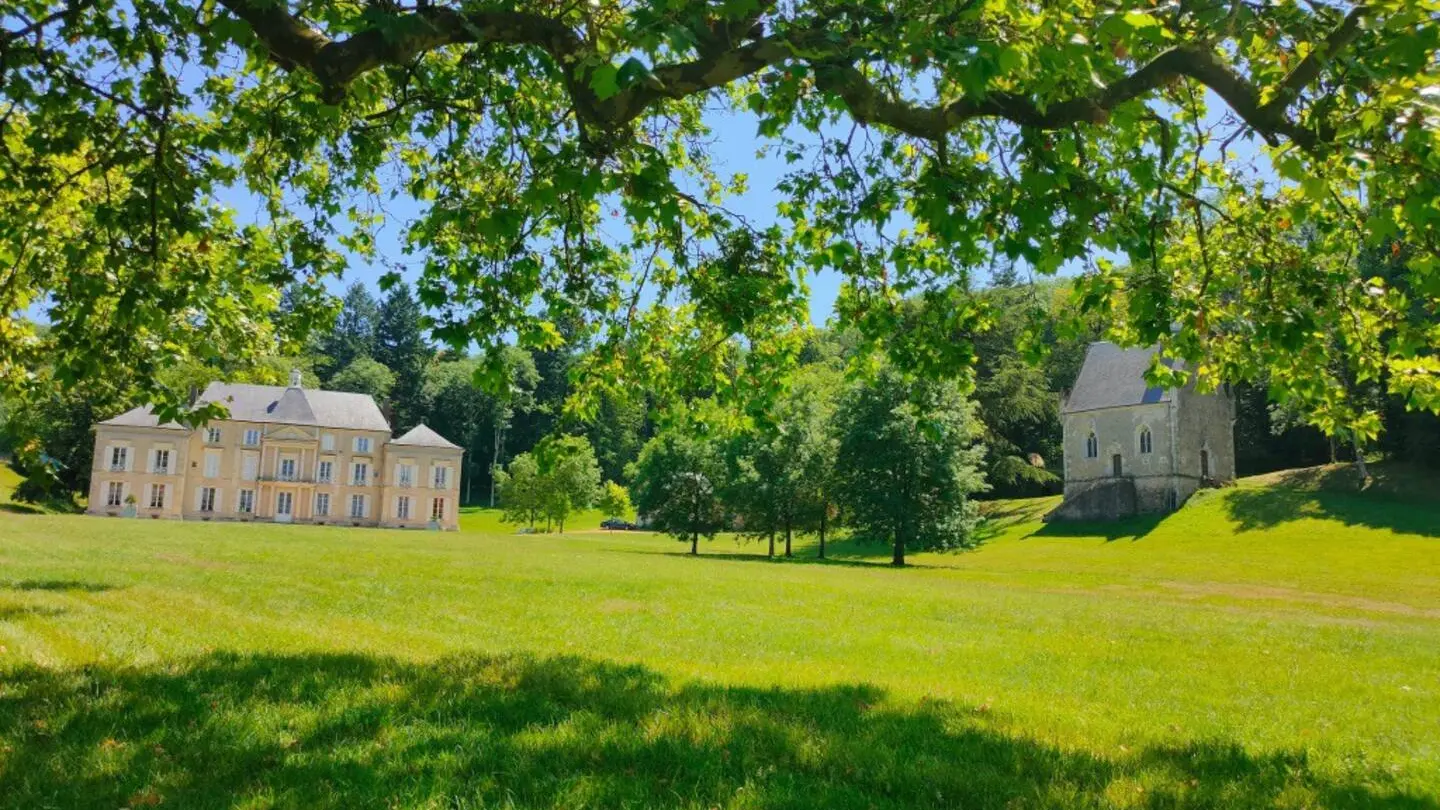 b8df87ee-f708-461e-a4cb-a33d0083fbde