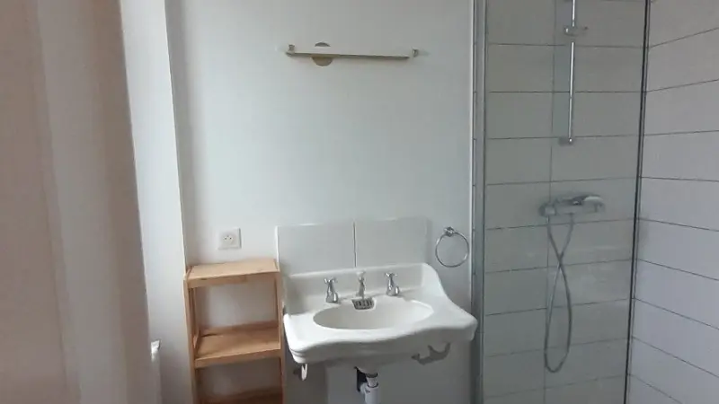 114496 - Salle de bain attenante a chambre 3 lits