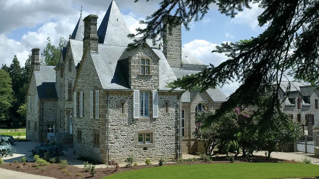 chateau-du-bourg-st-denis-gastines-53-1