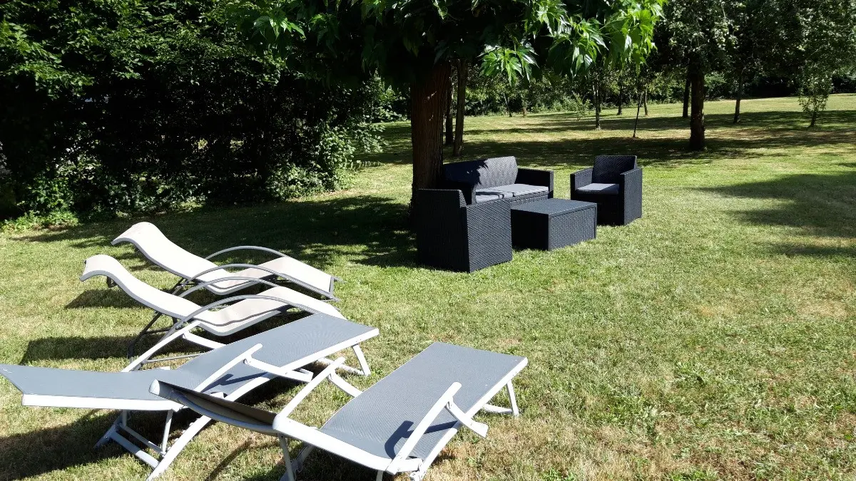 241533 - coin bronzage, repos