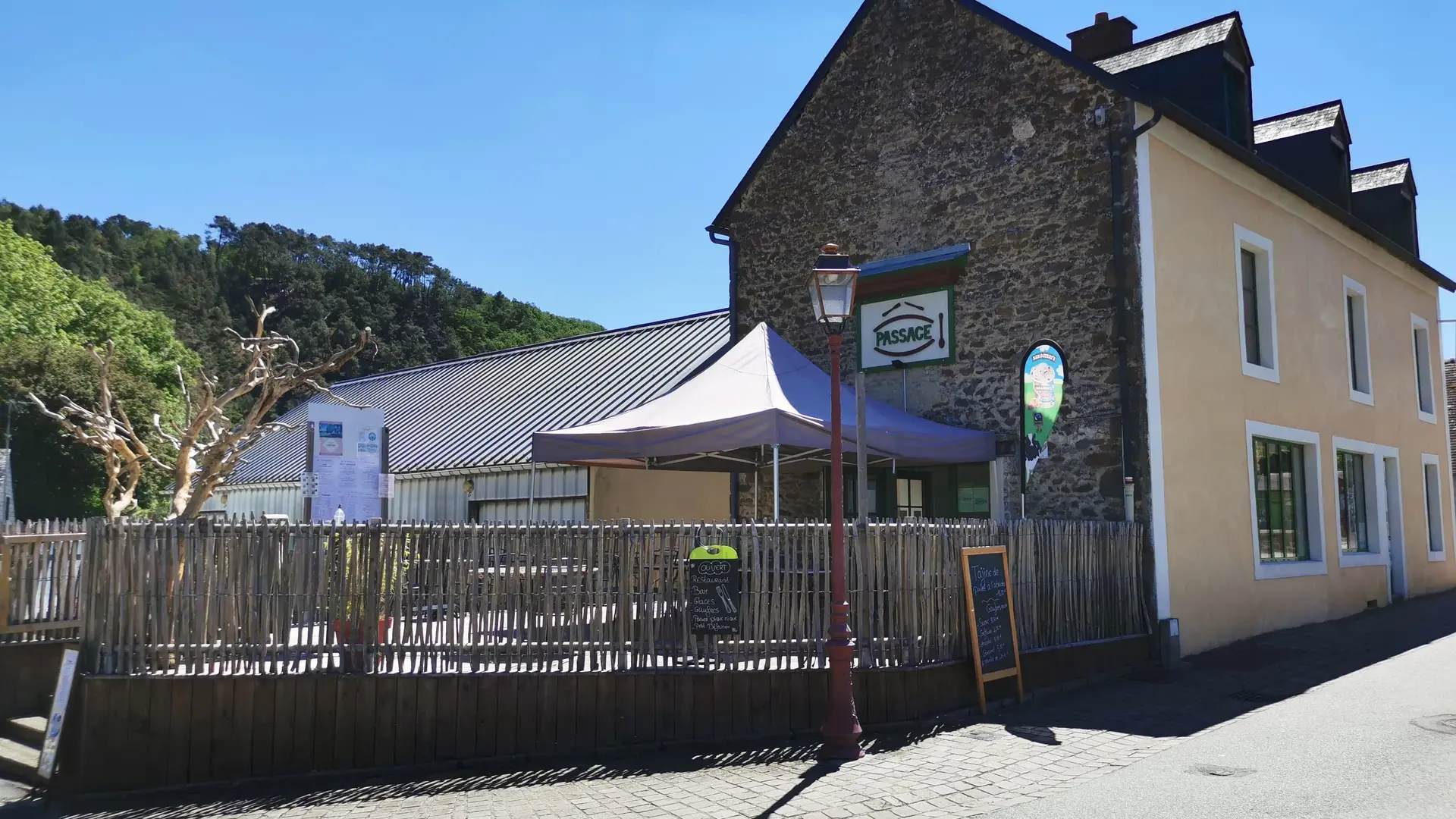 Restaurant Ô Passage - Saint-Léonard-des-Bois - extérieur