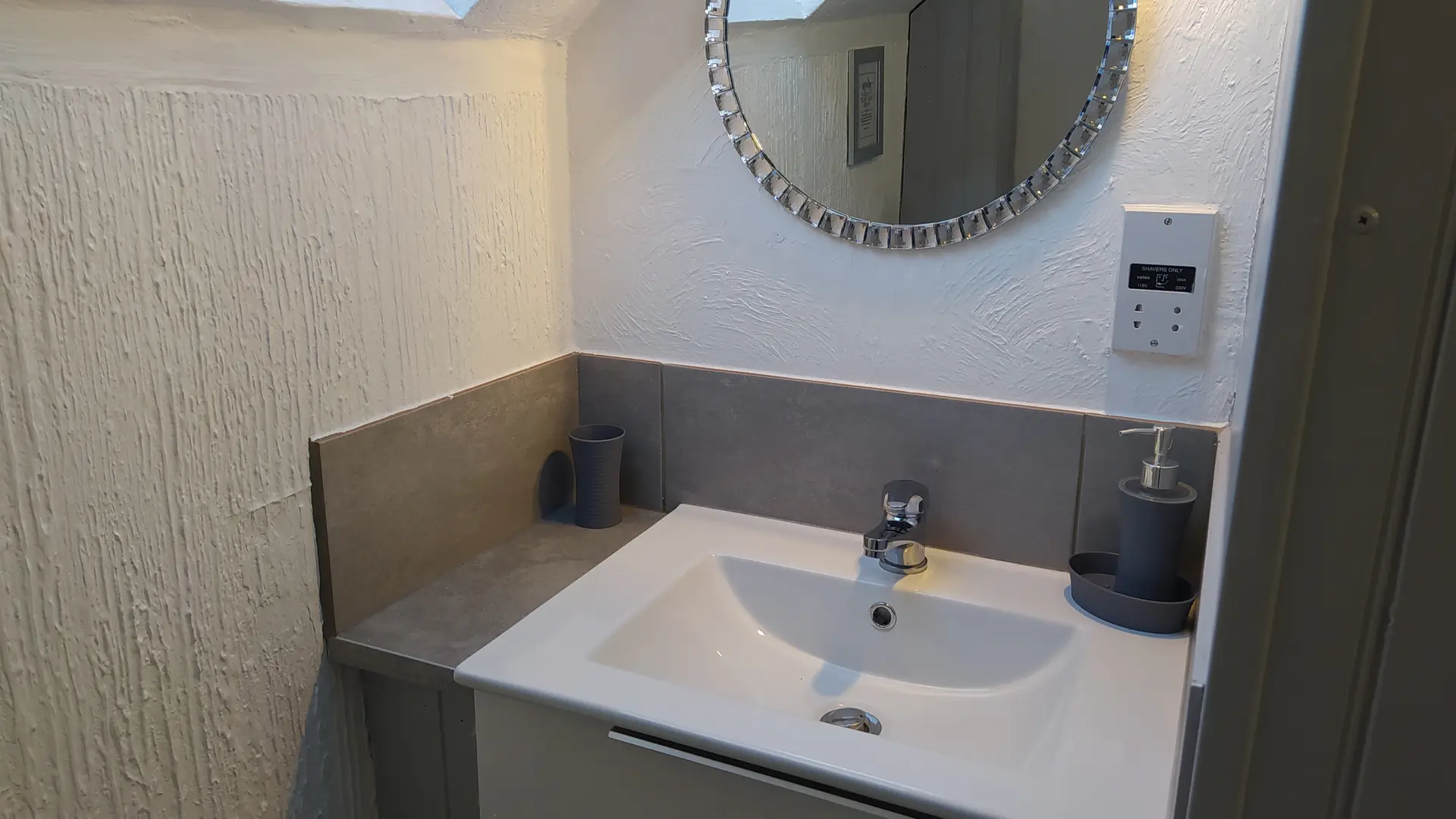 Hirondelle - bathroom.2  53 - 4