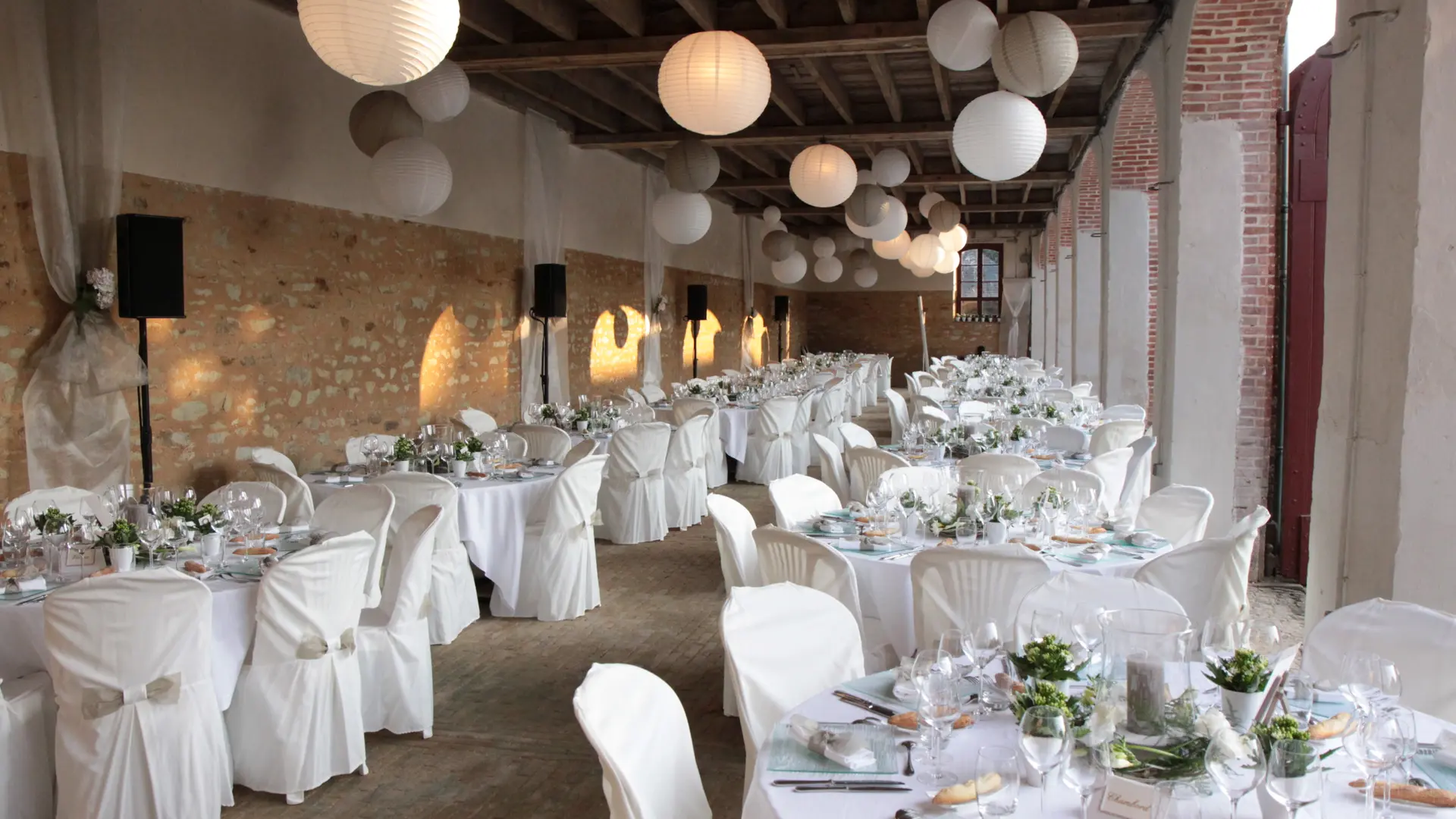 la galerie des attelages en face des écuries