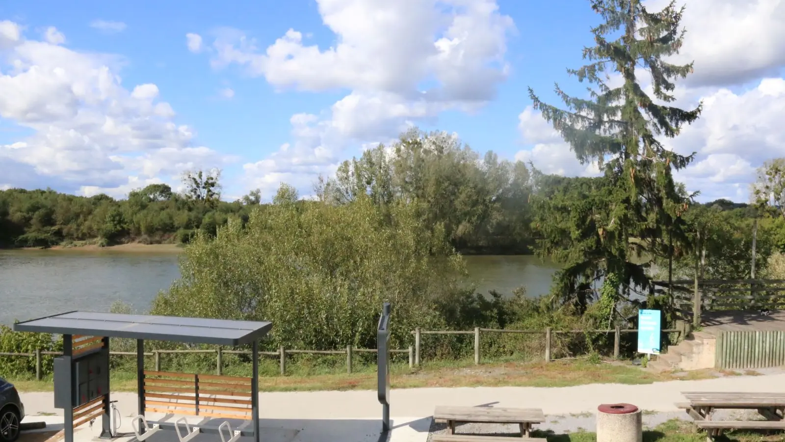 halte-velo-loire-credit-mairie-st-julien-de-concelles