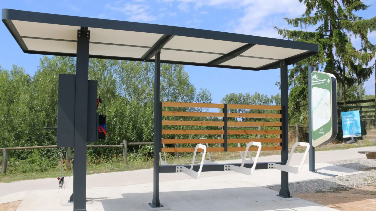 halte-velo-loire-credit-mairie-st-julien-de-concelles (1)