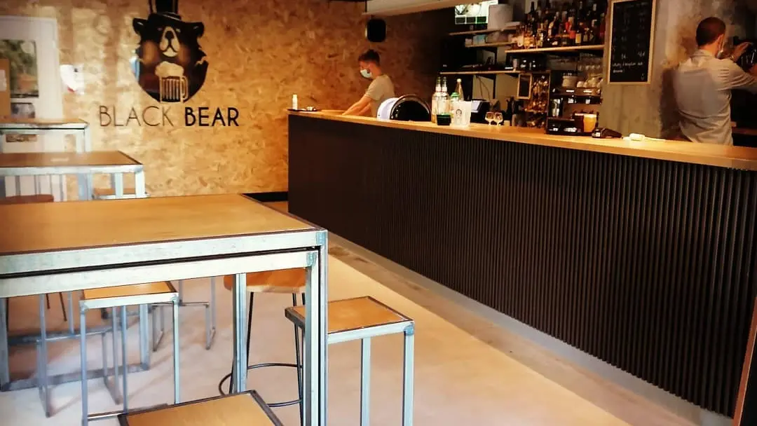 Bar le Black Bear Laval