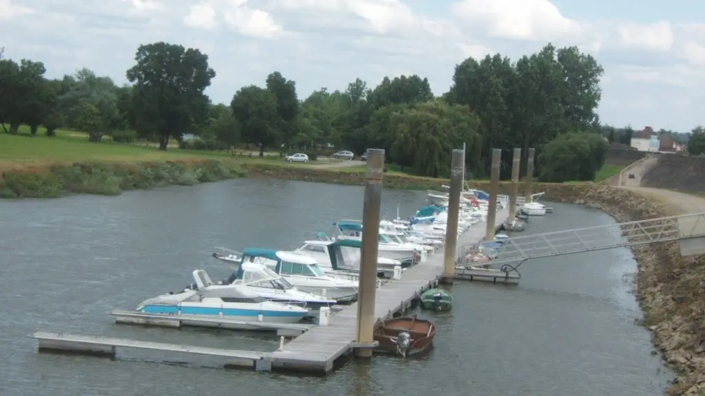 la pierre percee la chapelle basse mer
