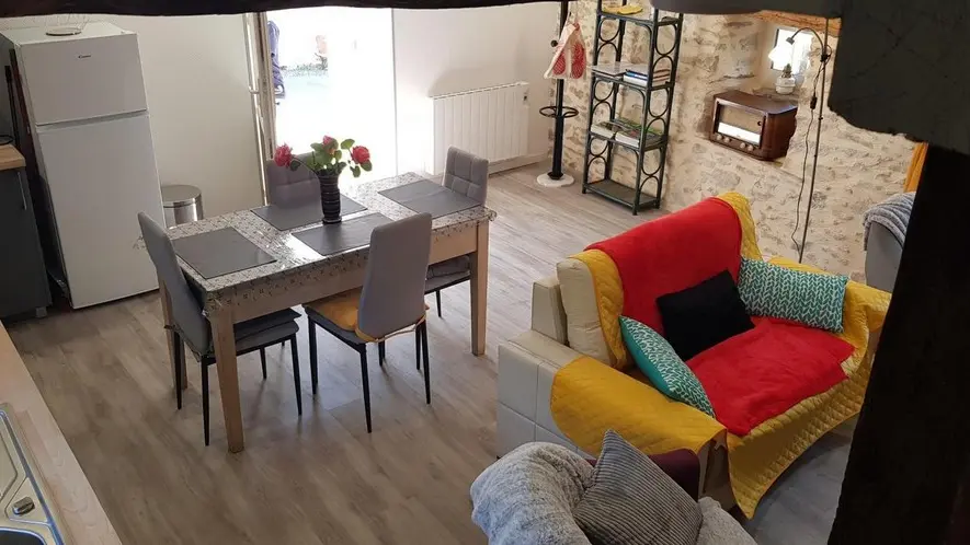 Gîte de la Ferme de la Chapelle St Jean-vuePieceDeVie_Beynat