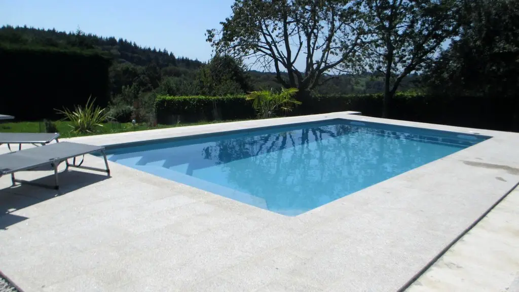 Gîte de la Ferme de la Chapelle St Jean-piscine_Beynat