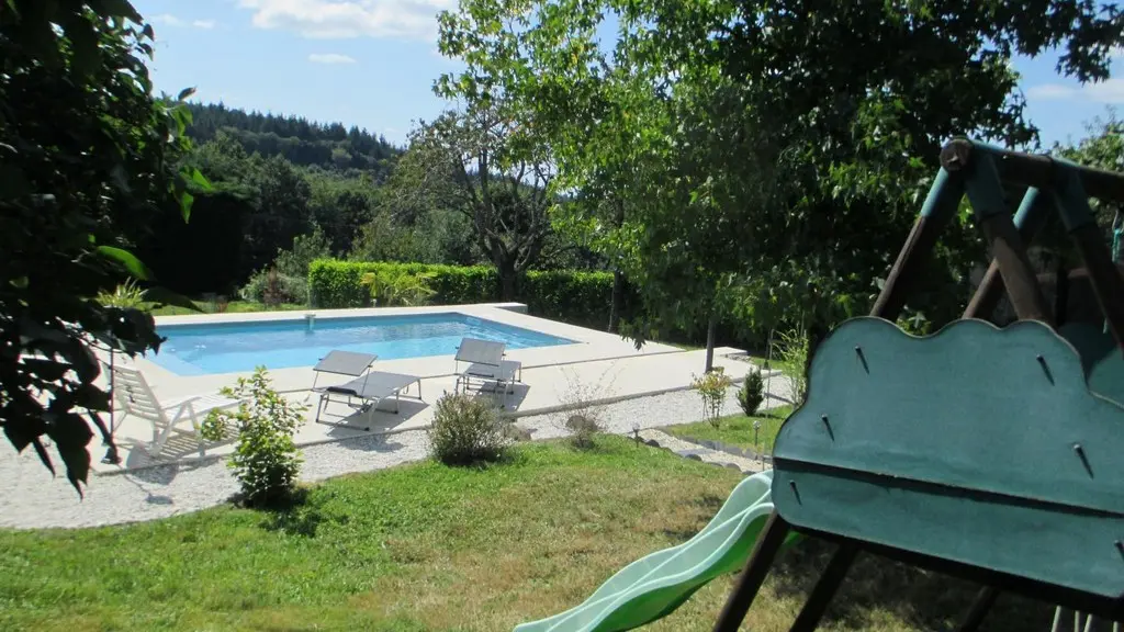 Gîte de la Ferme de la Chapelle St Jean-jardinPiscine_Beynat