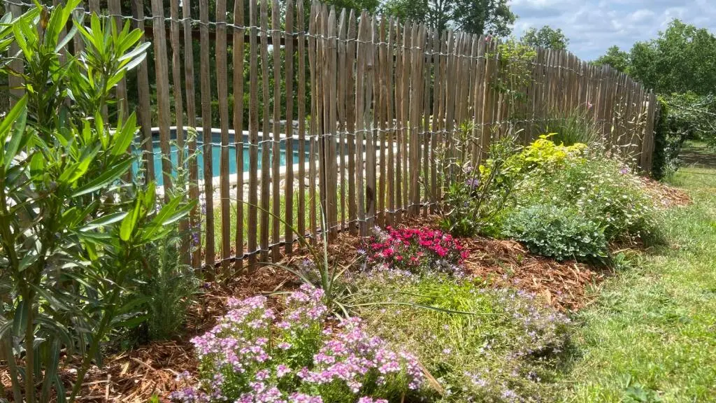 Piscine Chauffée et clôturée - Gîte de l'Etude