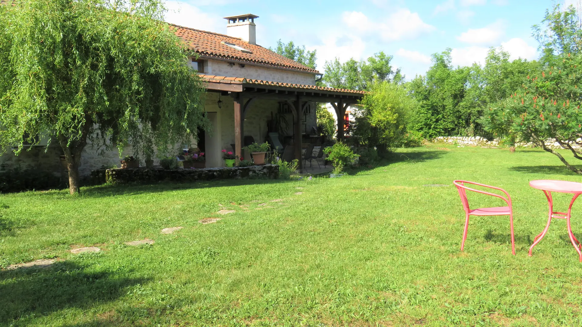 Maison côté jardin terrasse