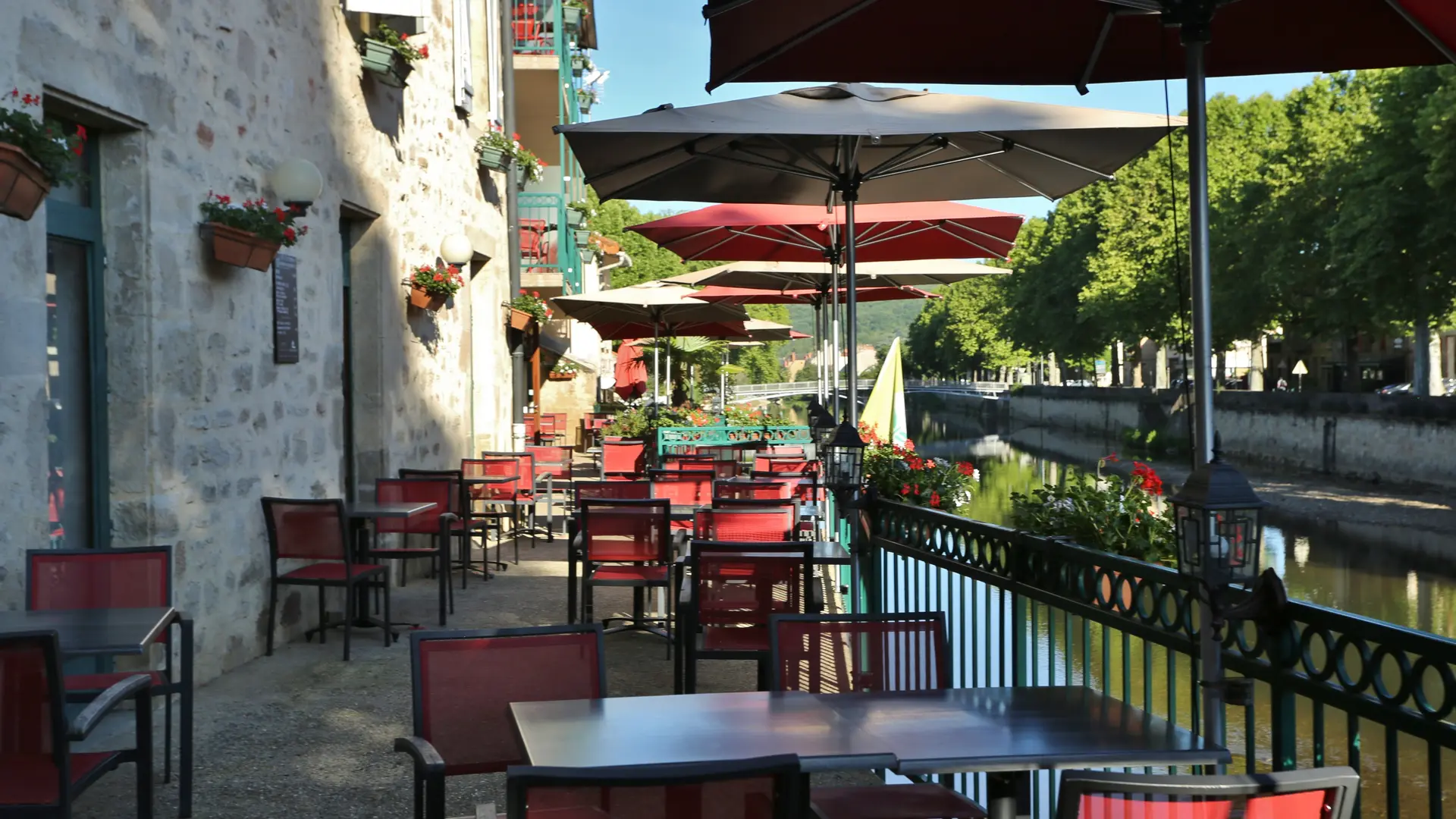 Terrasse au bord de l'eau