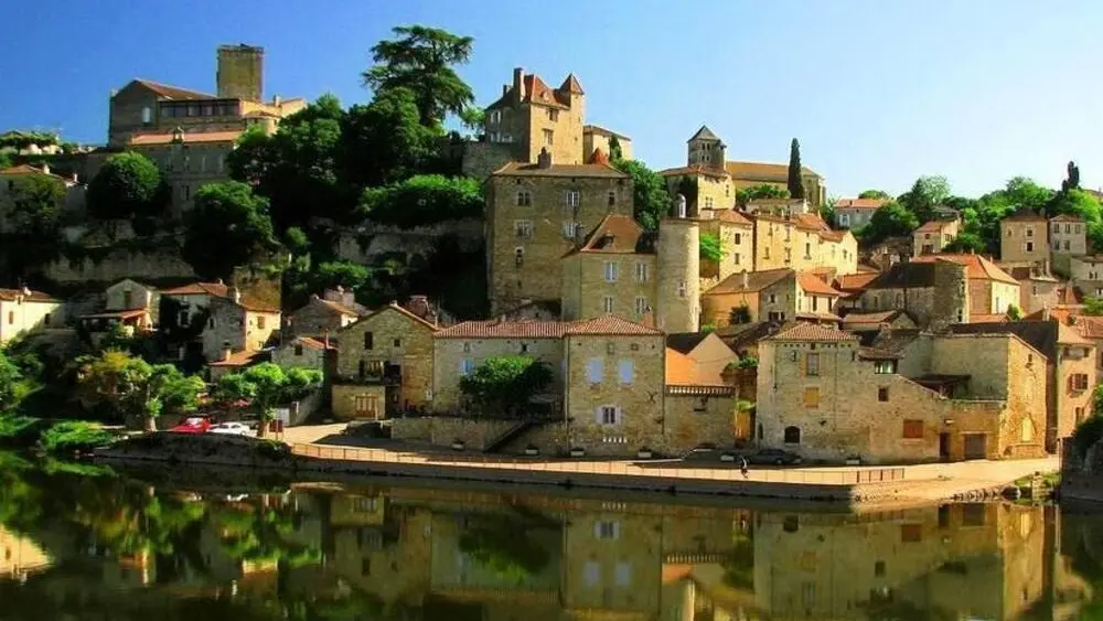 PUY L'EVEQUE - à 10 minutes