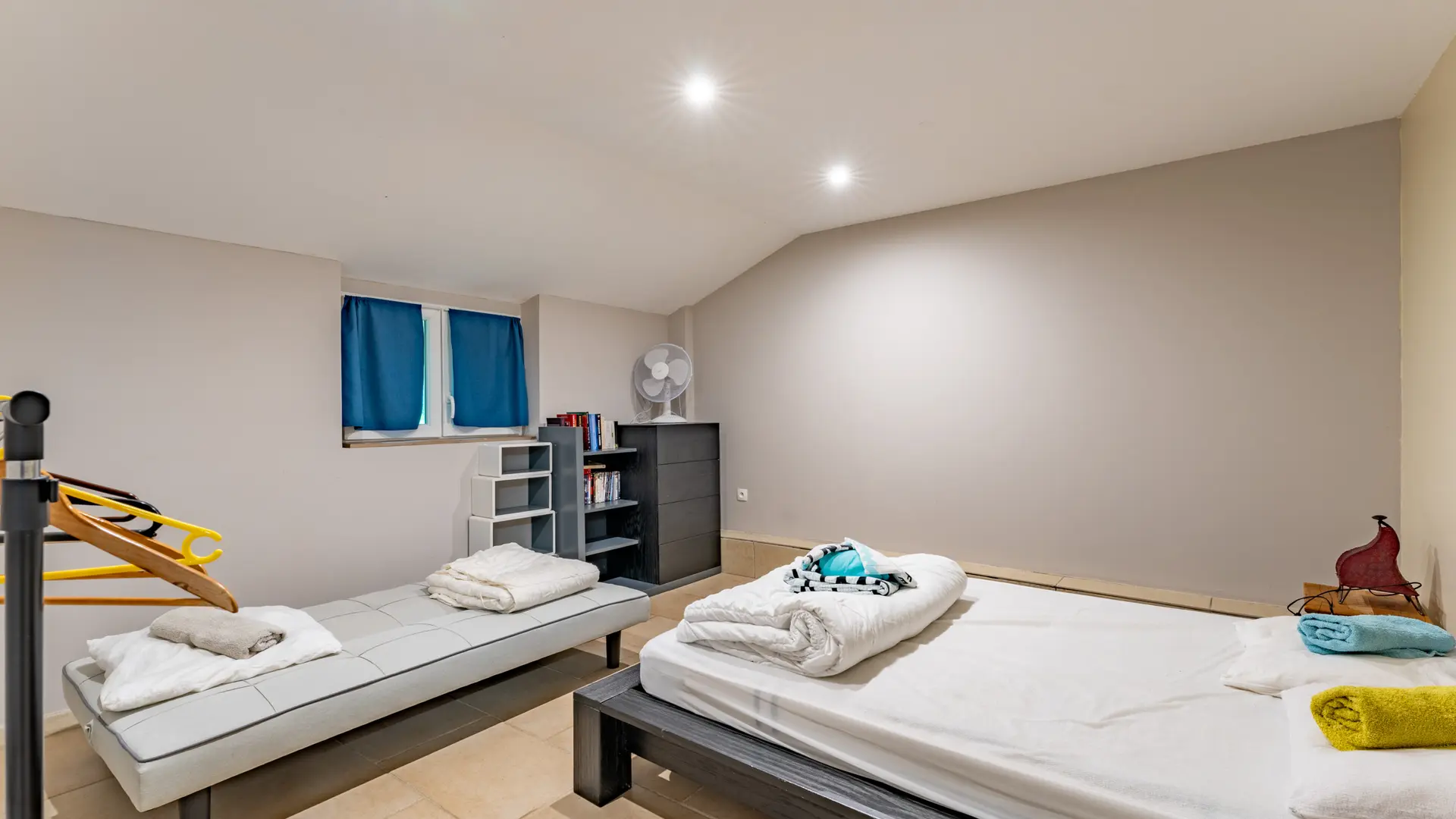 Chambre Oriane / rez de chaussée Batiment loisirs