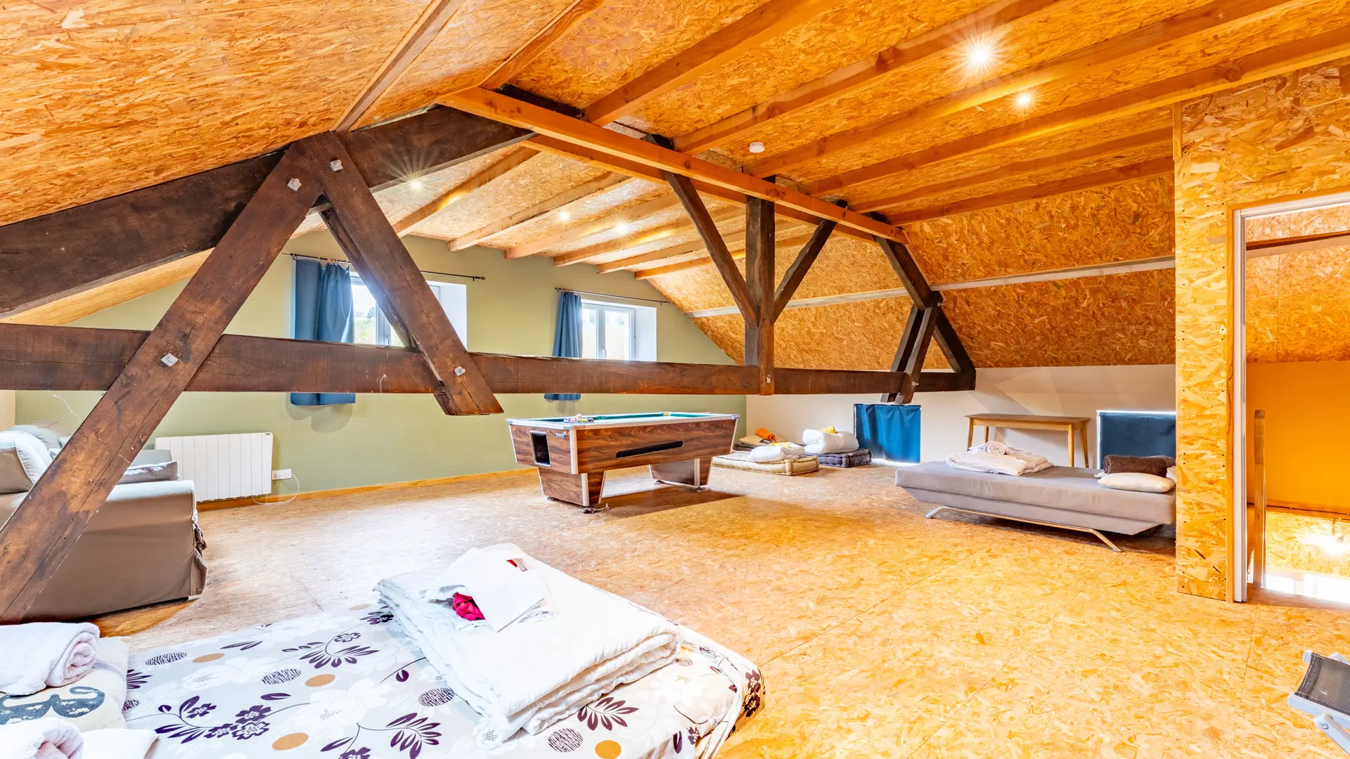 Salle Billard/ 1er étage bâtiment Loisirs