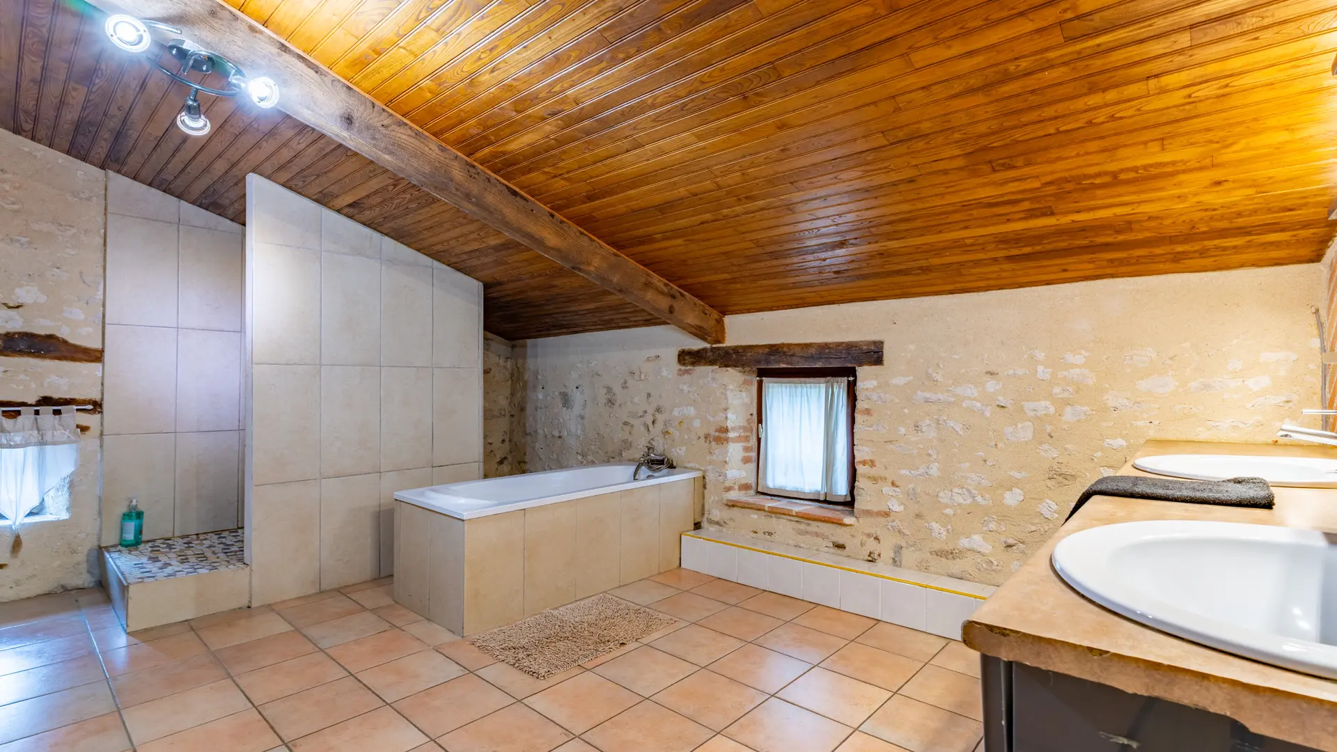 Salle de bain 1er étage