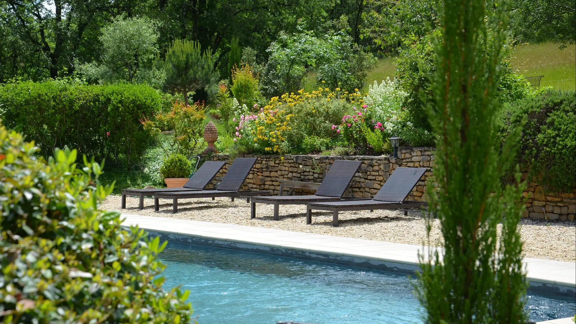 Gîte Durocher-St Denis les Martel-piscine