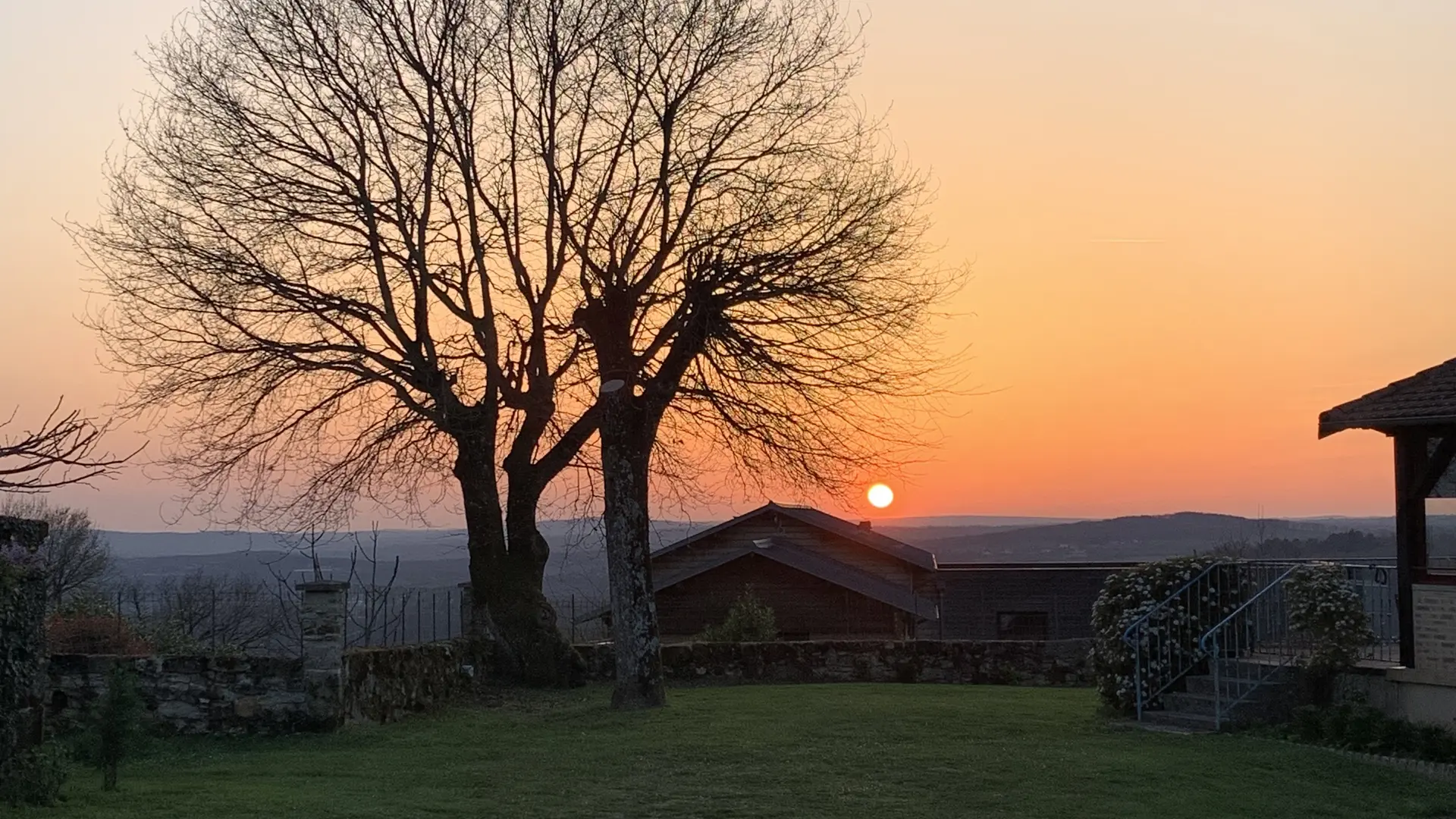 Aux alentours : coucher de soleil