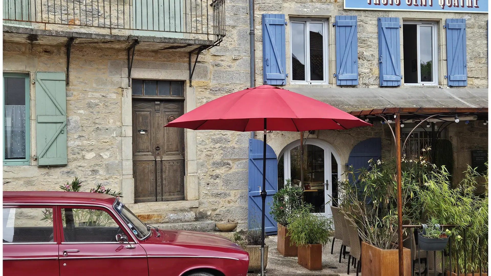 TROIS CENT QUATRE EXTERIEUR