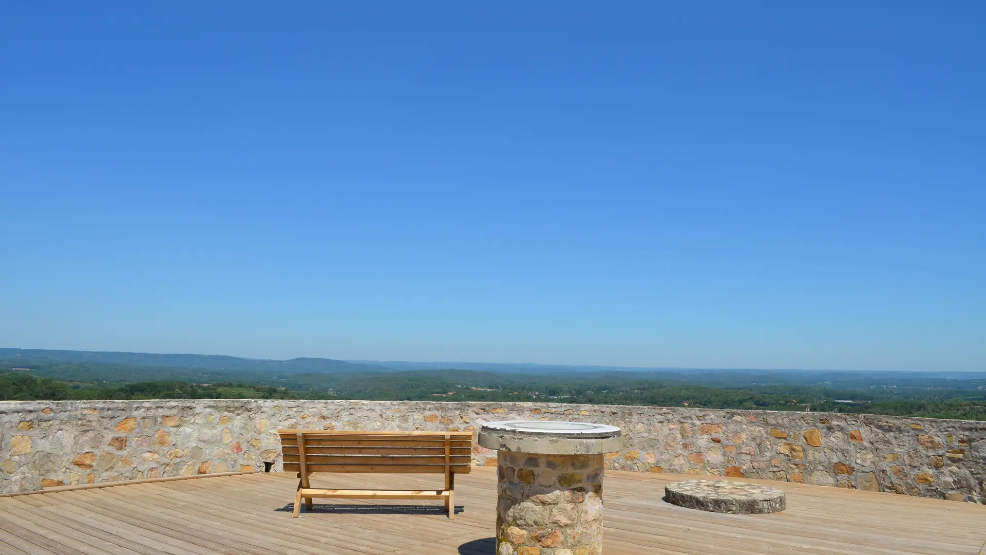 Point de vue de Gourdon et la table d'orientation