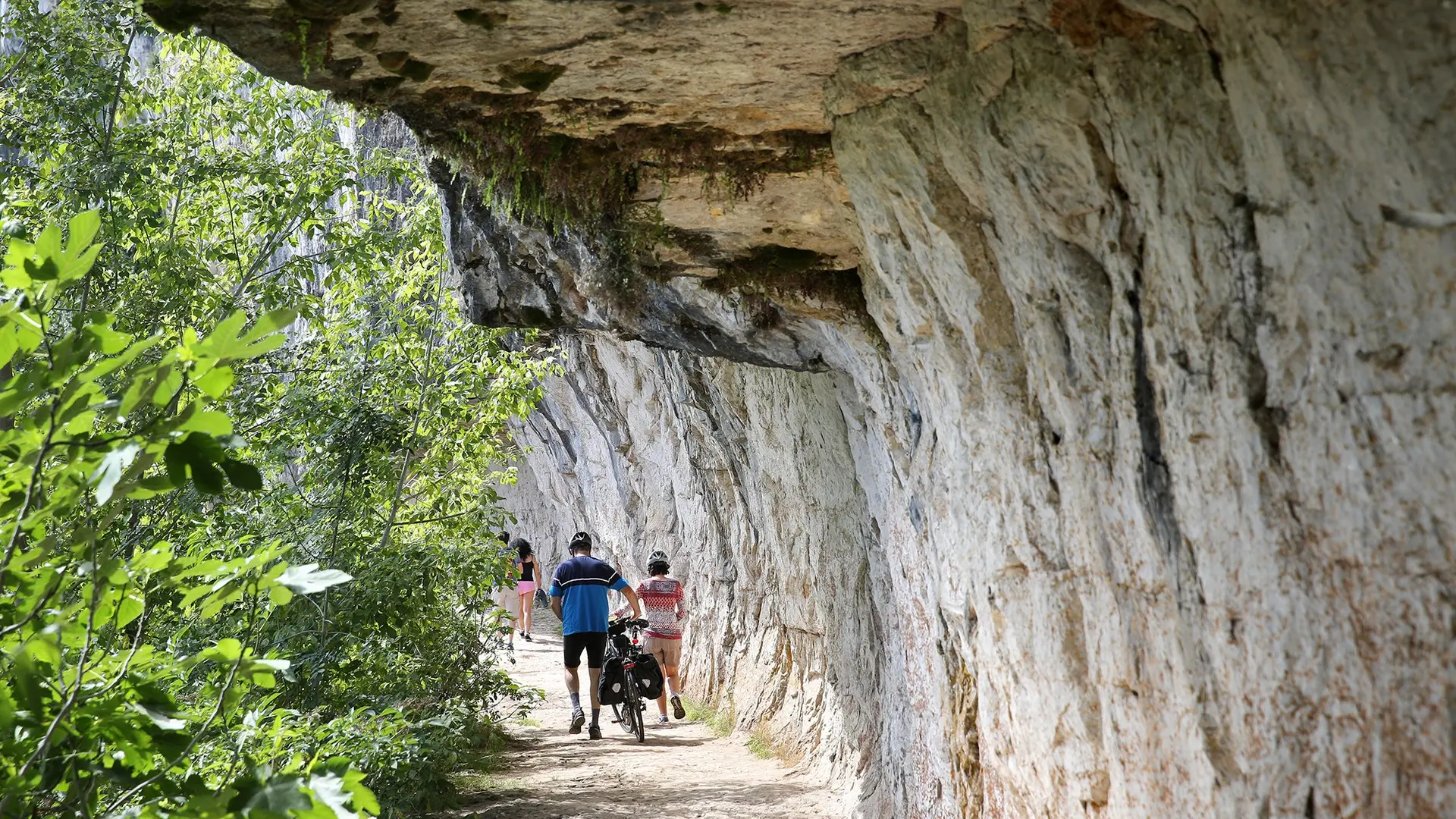 Chemin de halage de Bouziès à Saint-Cirq Lapopie