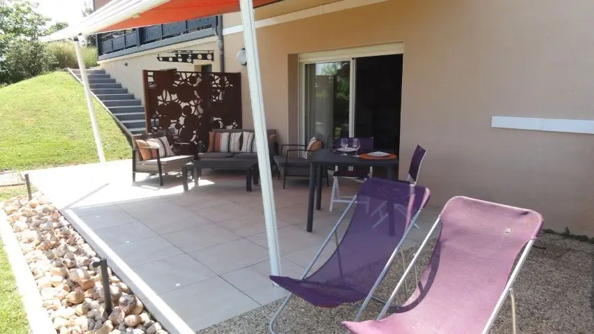 La terrasse sous pergola