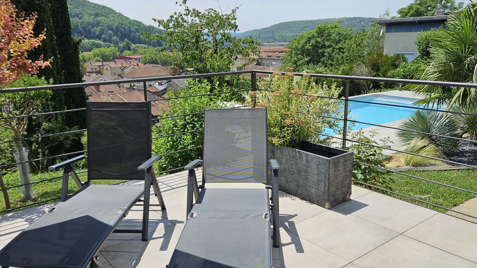 VUE TERRASSE SUR PISCINE