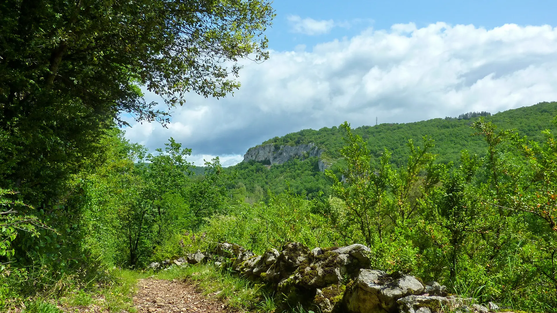 07Le Cuzoul - Montée sur le Roc © Lot Tourisme - C. Sanchez